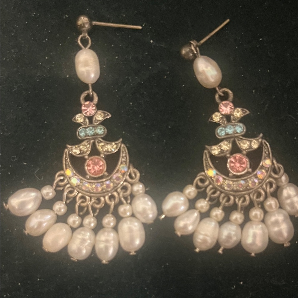 Chic Pearl and Crystal Drop Earrings